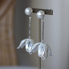 画像をギャラリービューアに読み込む, 揺れるビンテージなフラワーパーツ コットンパール ウエディングイヤリングwedding 【コーデリア】