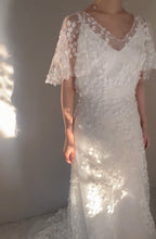 画像をギャラリービューアに読み込む, ウエディングドレス｜ミュゲ半袖オーバードレス Muguet sleeves over dress（東京・白金台アトリエ試着）
